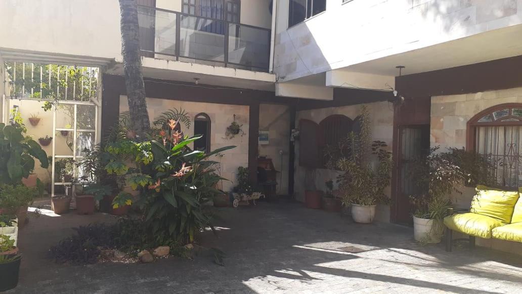 Suites Tropicana Guesthouse Кабу-Фриу Экстерьер фото